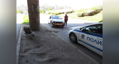 Шофьорка се блъсна във фаталната колона на моста за „Чародейка“