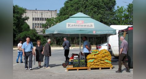 Масирана данъчна проверка на зеленчуковата борса в Русе