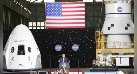 Исторически старт на ракетата Falcon 9 от САЩ