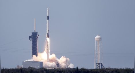 Исторически старт на ракетата Falcon 9 от САЩ