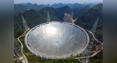 Китай ще търси извънземни с най-големия телескоп в света