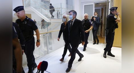 Осъдиха бившия френски премиер Франсоа Фийон за скандала "Пенелопигейт"