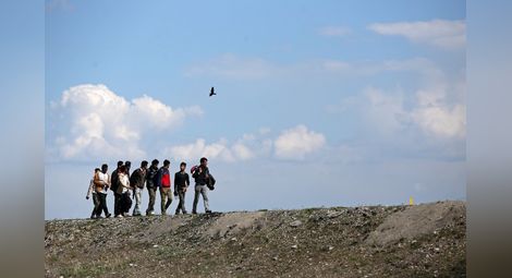 Задържаха над 50 нелегални мигранти край Любимец