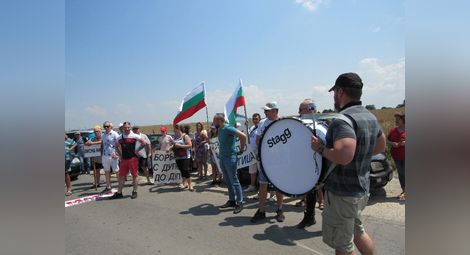Протестиращи заплашиха, че ще затварят всяка събота пътя за Варна