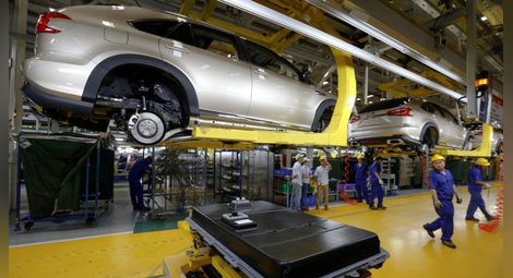 След слабата заетост, автопродажбите в Китай се сриват с над една трета в края на юни