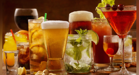 АЛКОХОЛЪТ И ЖЕГИТЕ: Кои напитки са опасни за здравето ни?
