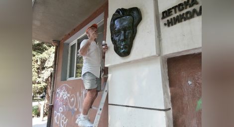 Зюхтю Калит върна достойнството  на русенски статуи и барелефи