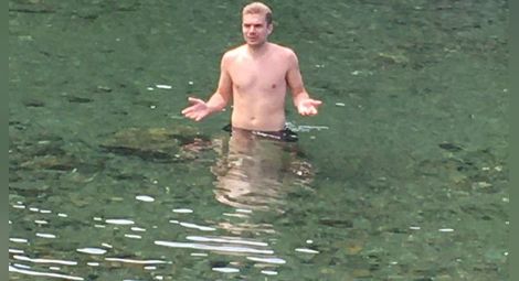 По стъпките на Беър Грилс: Чуждестранен турист се изкъпа в едно от Седемте рилски езера - "Бъбрека"