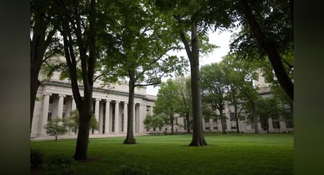 Американски съд разглежда жалбата на водещи ВУЗ-ове за студентските визи