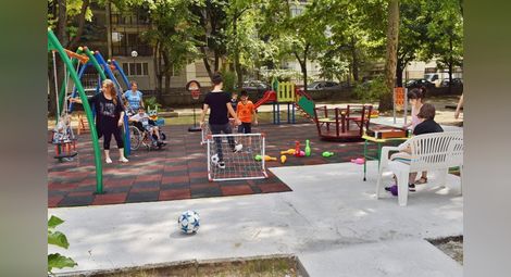 Каритас изгради площадка за игра  на децата в център „Милосърдие“