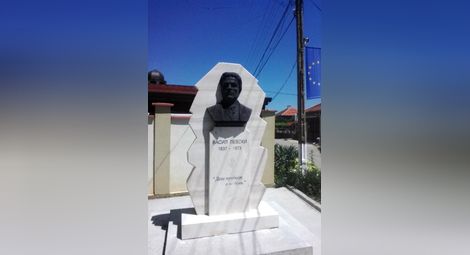 „Дела трябват, а не думи“, напомня новият паметник на Левски в Екзарх Йосиф
