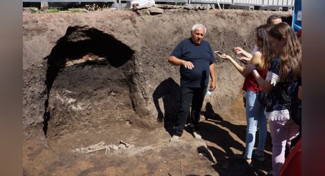 Откриха скелети на близо 8 000 години в неолитното селище Слатина в София