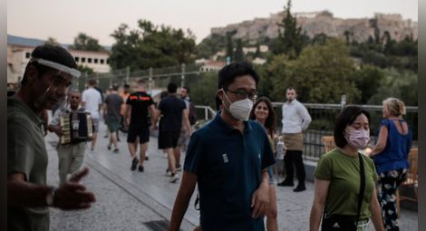 Задължителни маски на закрити обществени места в Гърция от утре
