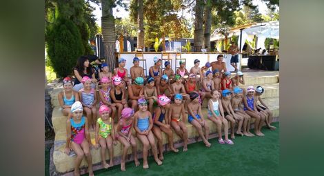 Комплекс „Норд“ дари безплатно плувно обучение на куп деца