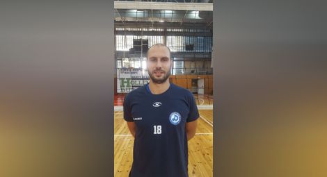 Данаил Милушев напуска терена, но  остава в играта като старши треньор