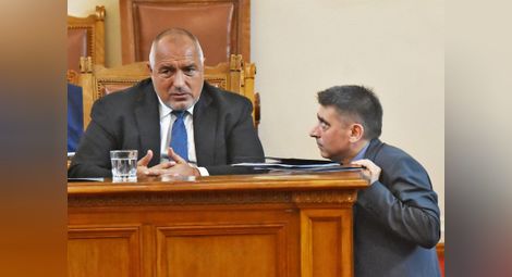 Министър Данаил Кирилов подаде оставка