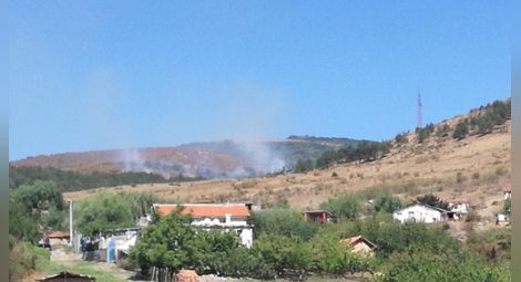 Локализиран е пожарът в Сливенско