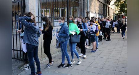 Забраниха на учениците във Великобритания да кашлят