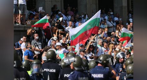 Световни медии: Протестиращите в България не отстъпват – настояват за оставка на правителството