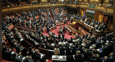 В Италия гласуват на референдум за намаляване броя на депутатите
