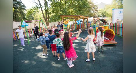 „Каолин“ зарадва 160 деца във Ветово с нова площадка за игра за 50 000 лева
