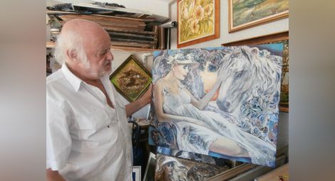 Хрисанд Хрисандов с една от картините си.