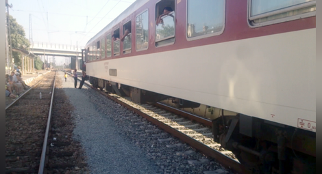 З0 души са евакуирани след пожар във влака от София за Бургас