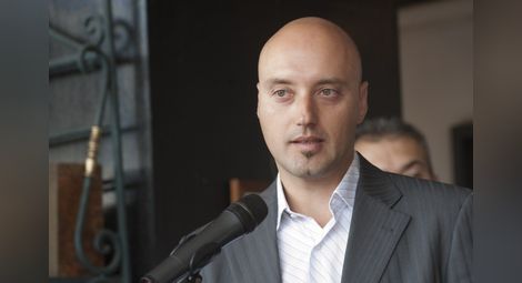 Доц. Атанас Славов: Докладът на ЕК подчертава дефицита на управление в България