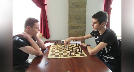 Добро русенско представяне в в юбилейната шахматна фиеста в Стражица /галерия/