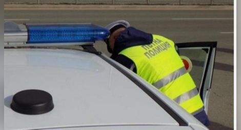 Пиян шофьор опита да подкупи полицаи с кюлче злато