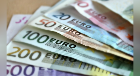 В топ 5 на ЕС: Всеки втори българин с орязани доходи заради коронакризата