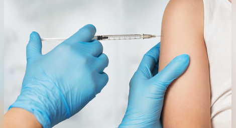 Ваксината се задава, но ваксинацията срещу COVID-19 ще продължи години