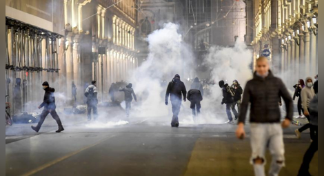 Бурни протести в Италия заради новите мерки срещу COVID-19