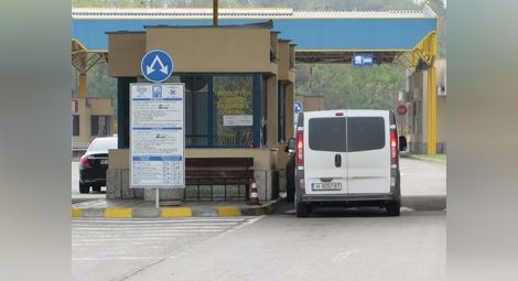 Не пускат такситата за летището в Букурещ без PCR тест на шофьора