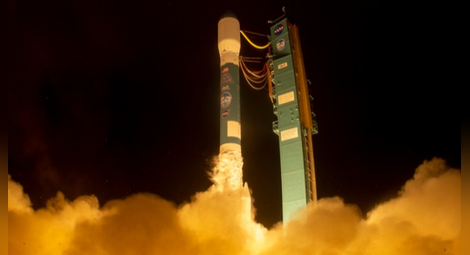 "Спейс Екс" изстреля успешно астронавти на мисия до МКС