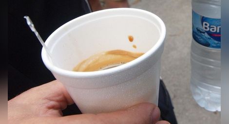 Пиенето на кафе или чай от картонени чаши сериозно уврежда здравето