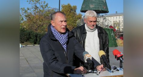 Бедрос Пехливанян и Орлин Дяков възразиха от името на ГЕРБ срещу промените в правилника на ОбС.         Снимка: Русе Медиа