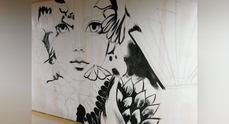 Уличен артист от Русе с кариера в Испания оформя младежка зона в библиотеката