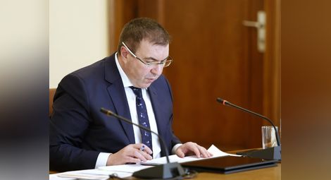 Първо ще се ваксинират лекари, сестри, санитари и полицаи. България обсъжда осма ваксина