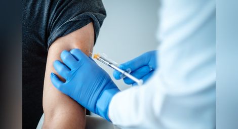Медиците, които не са изкарали Ковид-19, се готвят за ваксиниране