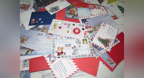 „Мили Дядо Коледа, пази се и не се разболявай!“ Хиляди писма пътуват към добрия старец