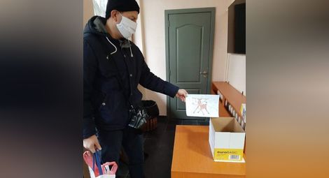 "Гласуване" с рисунки срещу "зимата" от стените на педиатричните отделения в България