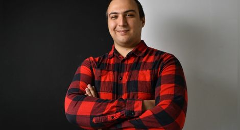 Учителят, който подари лятото си