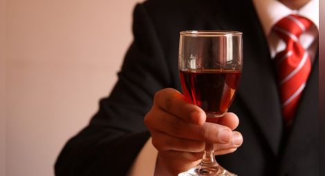 Да пием за мъжете по потници! Изкуството на хубавия тост