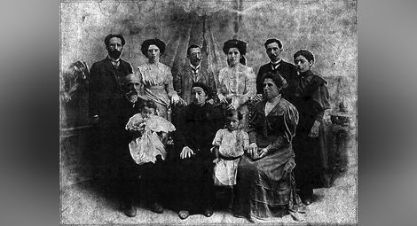 Част от фамилията Блъскови в Русе 1910 г.