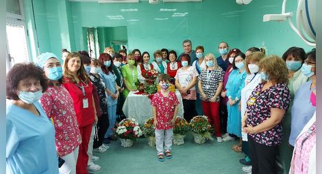 Иво Пазарджиев поздрави екипа на АГ-комплекса за Бабинден на болница „Канев“