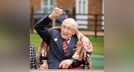Почина 100-годишният ветеран Том Мур