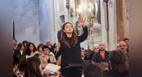 Новата диригентка в операта Вилиана Вълчева дирижира симфоничен концерт в петък