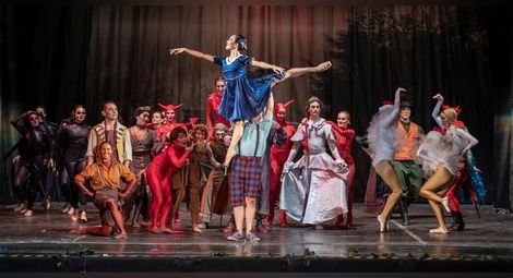Сцена от балета „Ян Бибиян“ на русенската опера. Снимки: Интернет