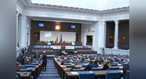 Депутатите ще излязат от парламента с 10,8% по-висока заплата
